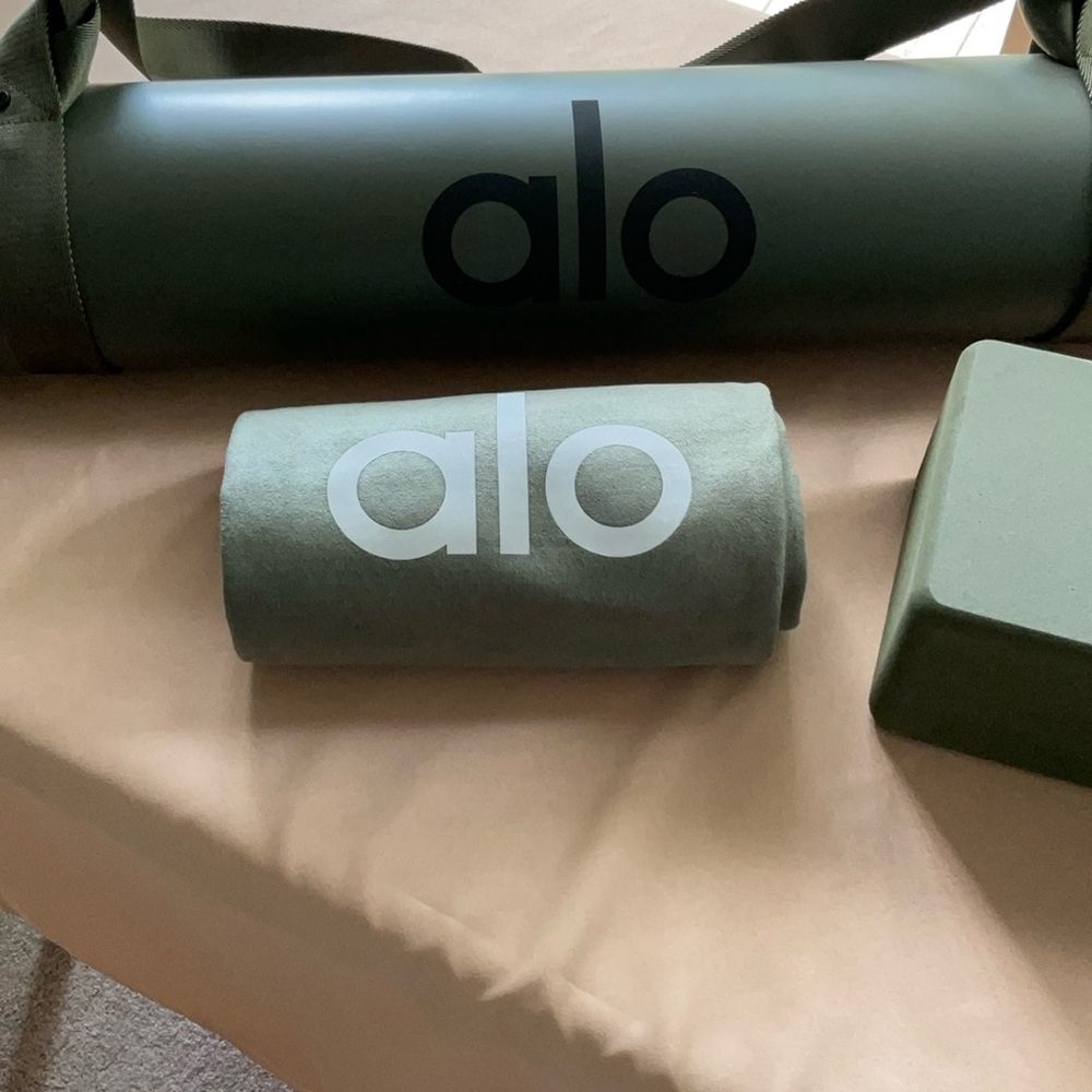 ALO Yoga Green Accessory Set